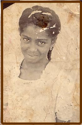 Frida - Teenager, semper sonriendo