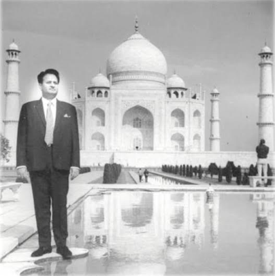 Seshendra at Taj Mahal : 1970 ////   Visionary Poet of The Millennium // http://seshendrasharma.weebly.com