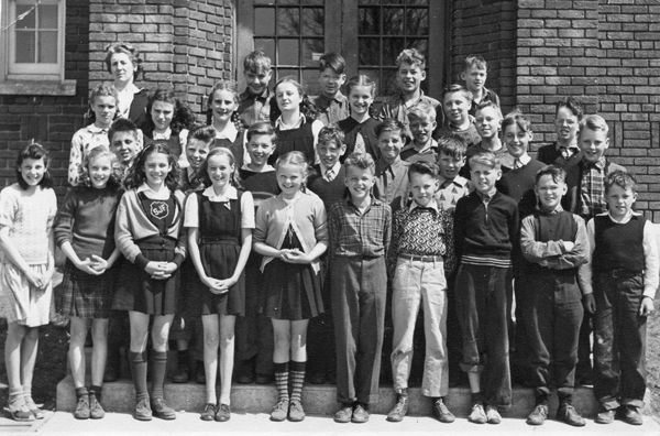 Tom was a friend of mine at school in Winnipeg; this is our Grade 6 class in 1947.  Tom is at the upper right corner.